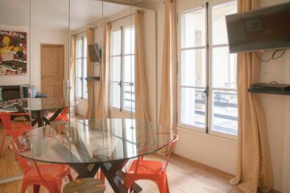 Bright & Spacious apartment in Madeleine - image 7