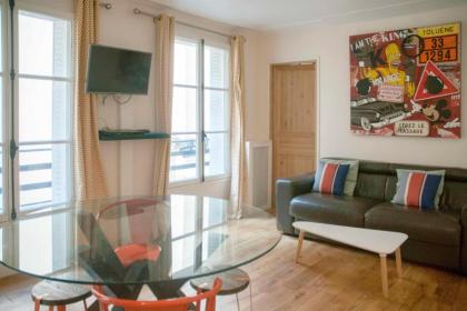 Bright & Spacious apartment in Madeleine - image 9