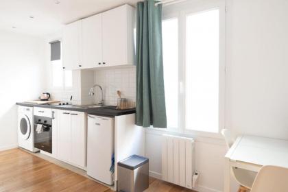 Quiet and refurbished nest near Montmartre - image 4