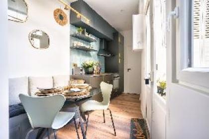 NEW ! Eiffel Tour Superb 1BR Apt in Paris - image 16