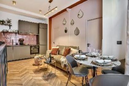 NEW! Eiffel Tour Splendid 2BR apt in Paris