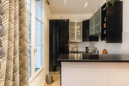 Nice 34m well located - Montmartre district - image 9