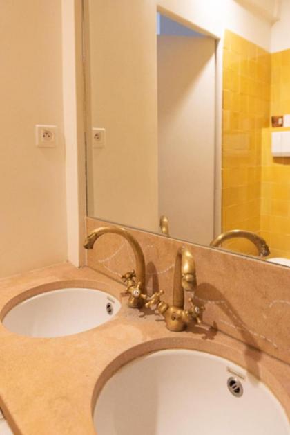120 m with terrace - in the heart of the Marais - image 19