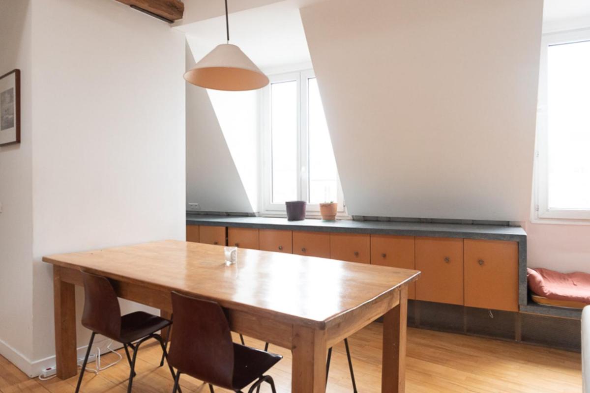 120 m with terrace - in the heart of the Marais - image 3