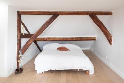 120 m with terrace - in the heart of the Marais - image 5
