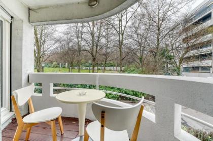 Apartment 3 bedrooms with balconies - image 17
