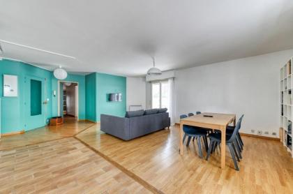 Apartment 3 bedrooms with balconies - image 18