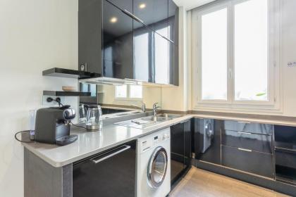 Luxury Living in Passy - image 9