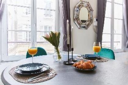 LOVELY 2BR IN THE HEART OF MADELEINE - image 10
