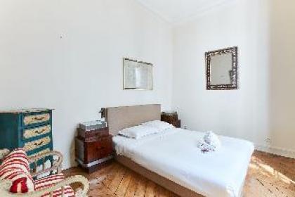 LOVELY 2BR IN THE HEART OF MADELEINE - image 13