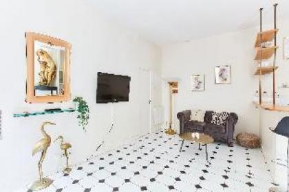 LOVELY 2BR IN THE HEART OF MADELEINE - image 3