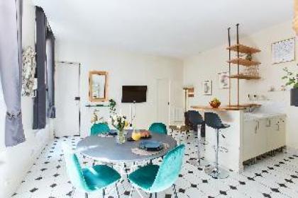 LOVELY 2BR IN THE HEART OF MADELEINE - image 4