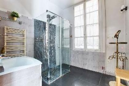 LOVELY 2BR IN THE HEART OF MADELEINE - image 5