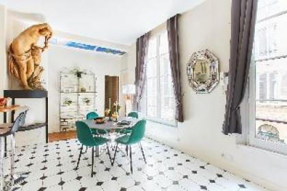 LOVELY 2BR IN THE HEART OF MADELEINE - image 6