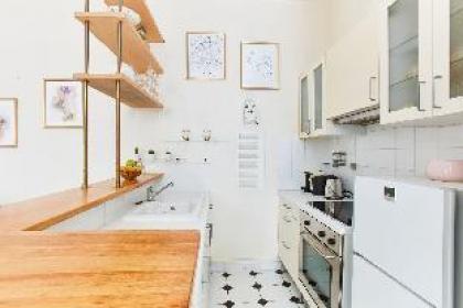 LOVELY 2BR IN THE HEART OF MADELEINE - image 7