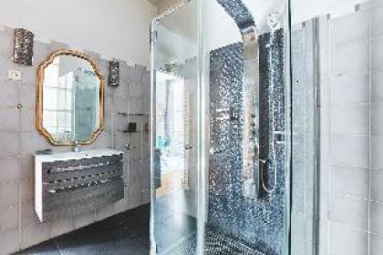 LOVELY 2BR IN THE HEART OF MADELEINE - image 8