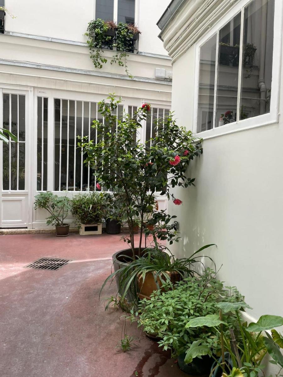 Charming love nest near the Bastille - image 5