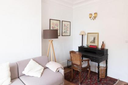Nice apartment near the Pantheon - image 2