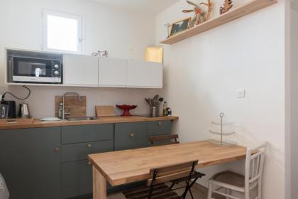 Nice apartment near the Pantheon - image 4
