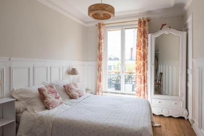 Nice apartment near the Pantheon - image 5