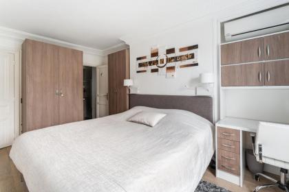 Appartement Haussmannien - dernier étage - image 16