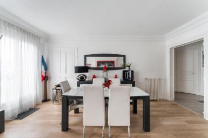 Appartement Haussmannien - dernier étage - image 7