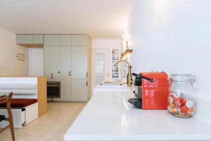 Central & Spacious Apartment for 6 - image 21