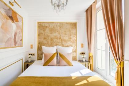 Luxury 2 Bedroom Eiffel-Tower with Terrace - image 12