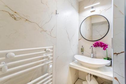 Luxury 2 Bedroom Eiffel-Tower with Terrace - image 21