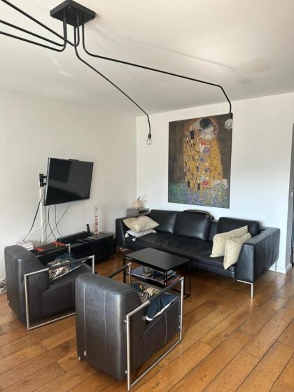 Spacious 100 m apartment in Paris 12th