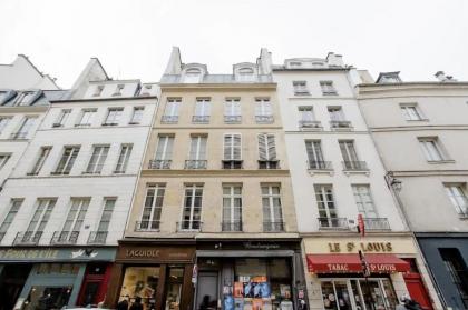 Refurbished love nest in central Paris - image 23