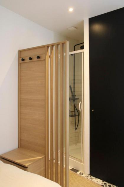 Lovely love nest near Montmartre - image 11