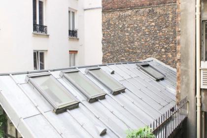 Lovely love nest near Montmartre - image 12