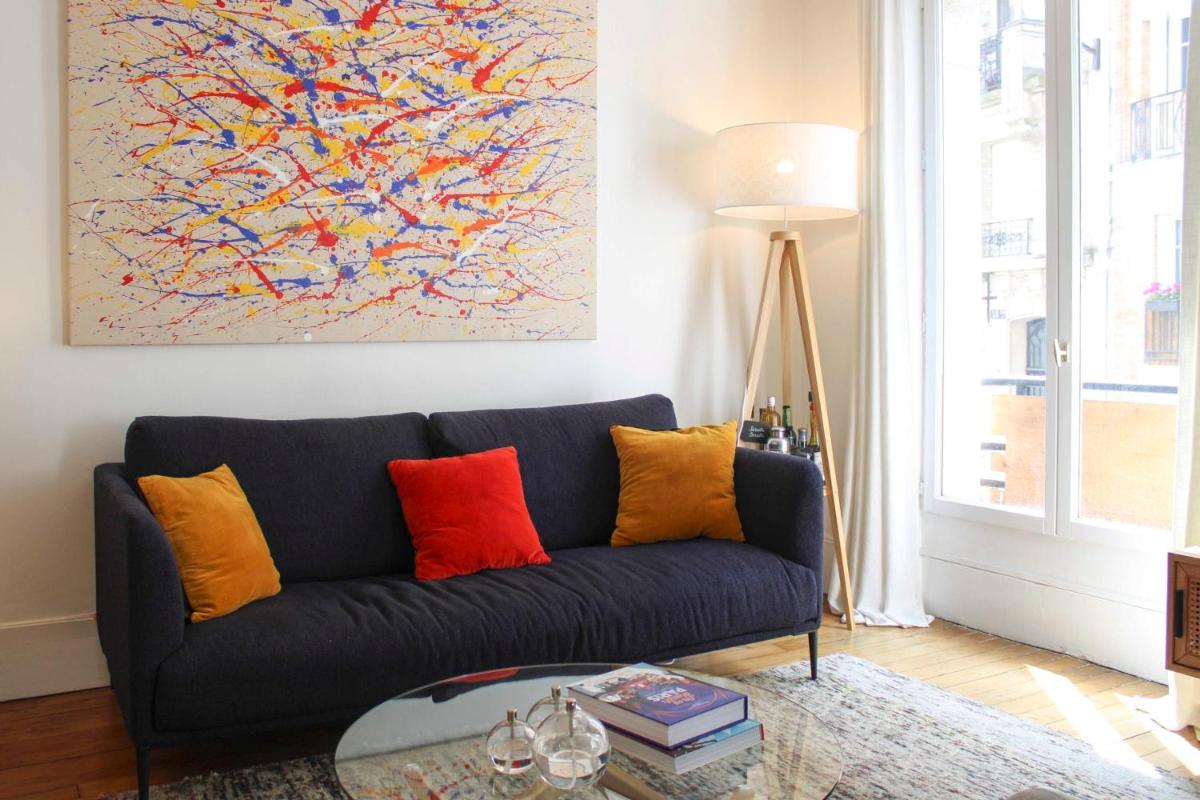 Lovely love nest near Montmartre - image 2