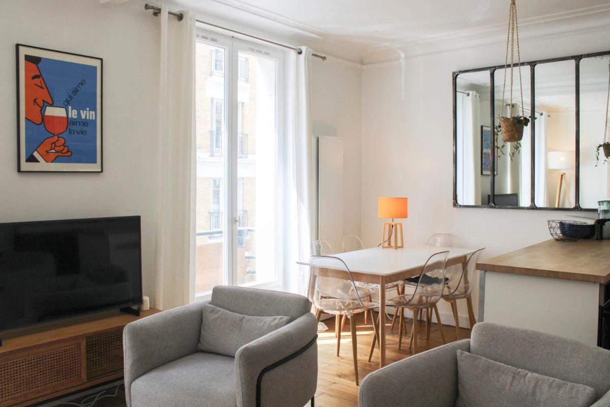 Lovely love nest near Montmartre - image 4