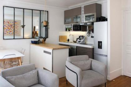 Lovely love nest near Montmartre - image 5