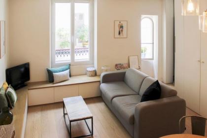Bright and charming 60m family flat Paris
