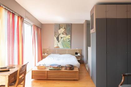 Bright cocoon with large terrace - image 7