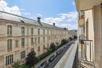 Trocadero & Arc de Triomphe - CityApartmentStay - image 20