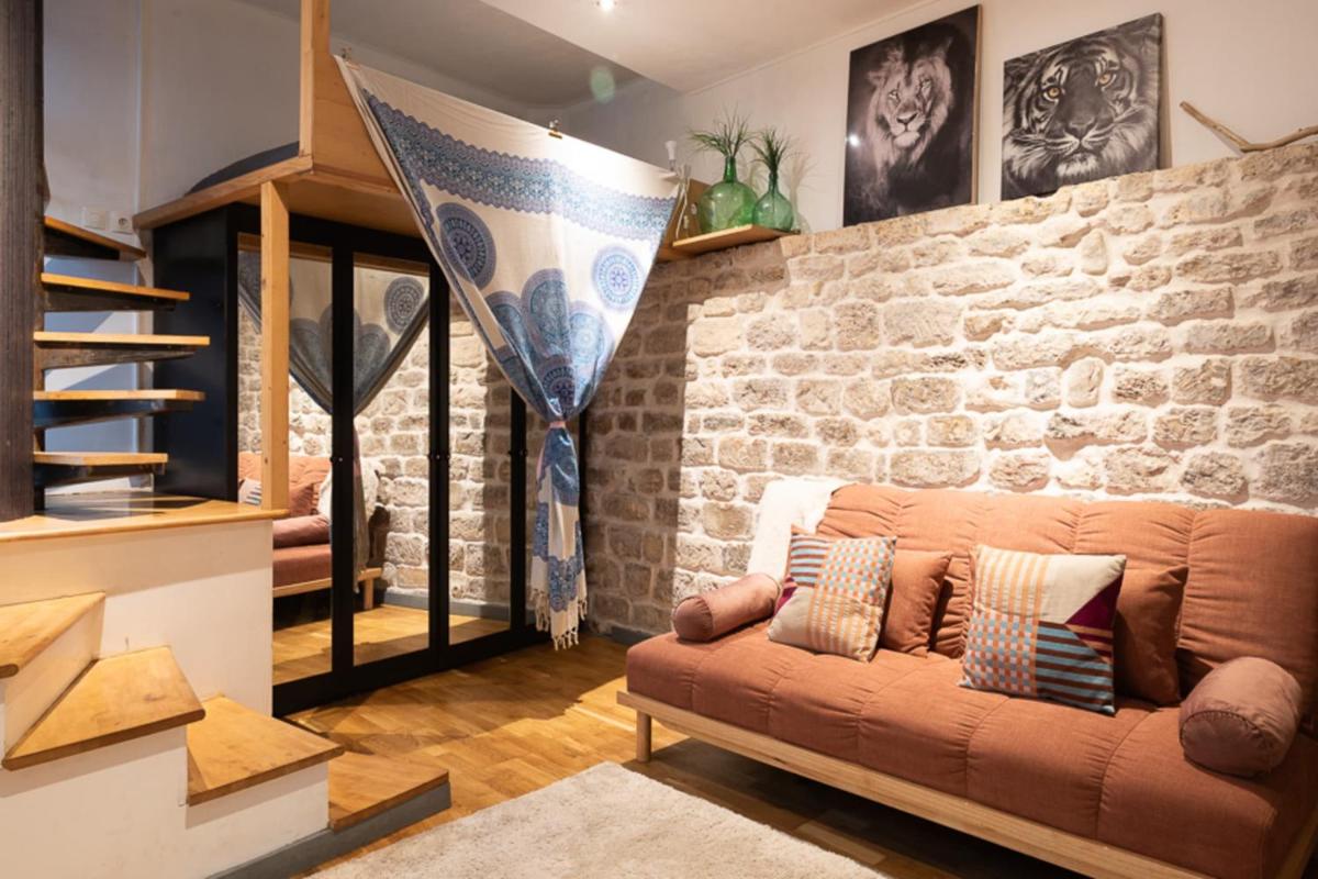 Bright studio of 25 m in the heart of Paris 4th - image 3