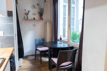 Bright studio of 25 m in the heart of Paris 4th - image 6