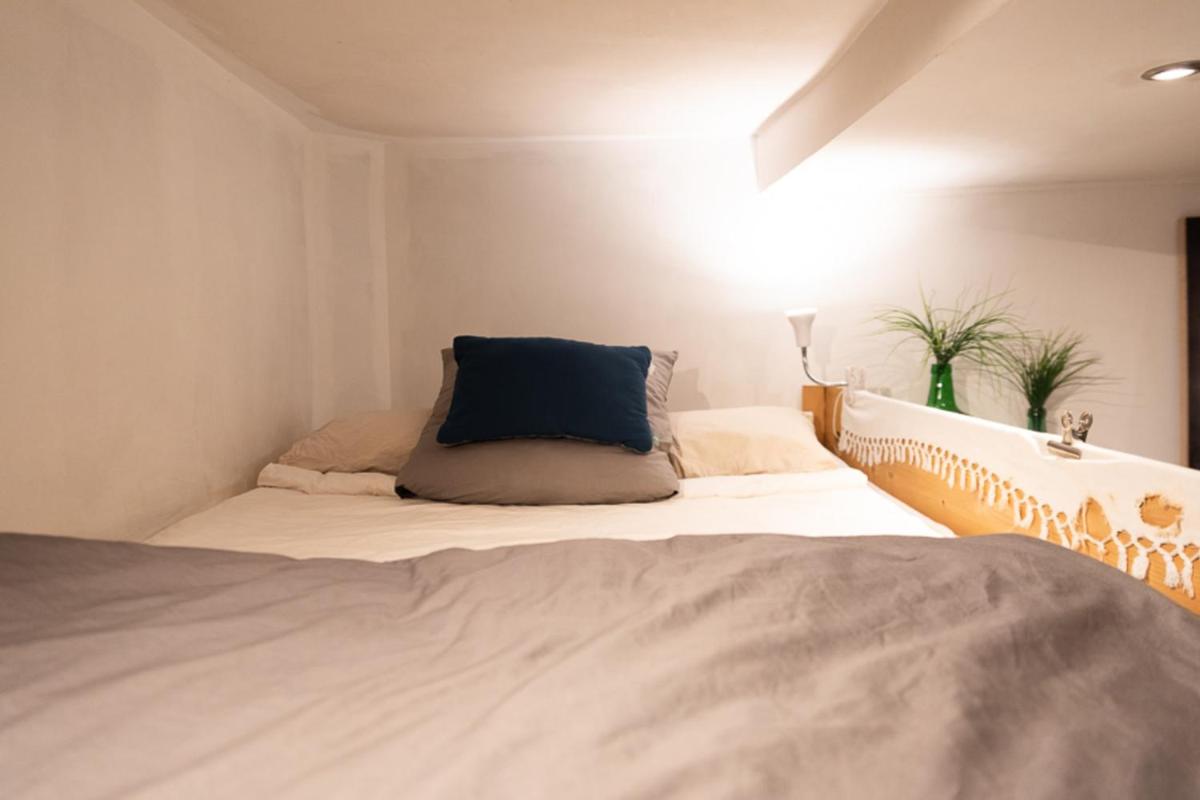 Bright studio of 25 m in the heart of Paris 4th - image 7