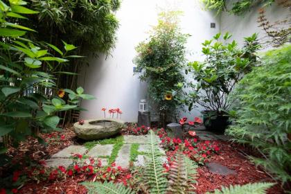 Veeve - Secluded Oasis - image 24