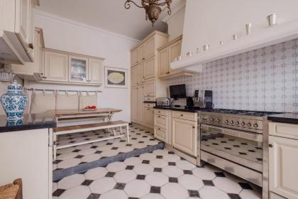 Veeve - Palatial Grandeur - image 21
