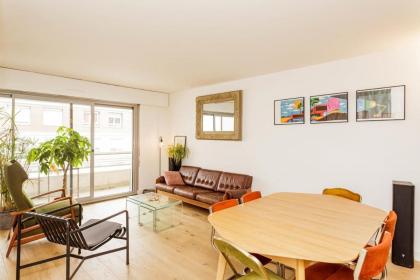 Bright apartment with double terrace