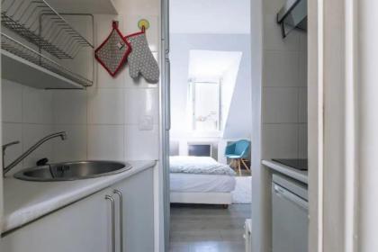 Very Central Studio Apartment for 2 in Paris - image 9