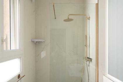 Bright 32 m cocoon well located in Paris 18th - image 10