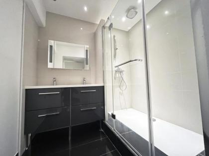 166 - Urban Luxury Apartment in Center of Paris - image 10