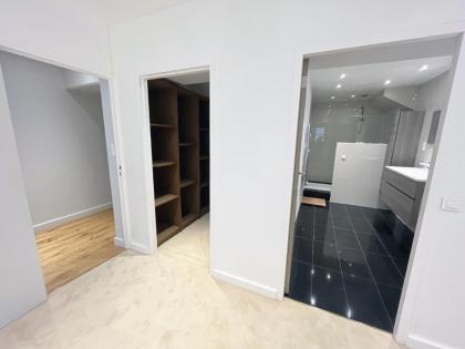 166 - Urban Luxury Apartment in Center of Paris - image 12