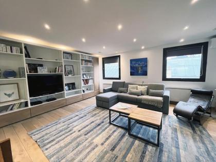 166 - Urban Luxury Apartment in Center of Paris - image 3